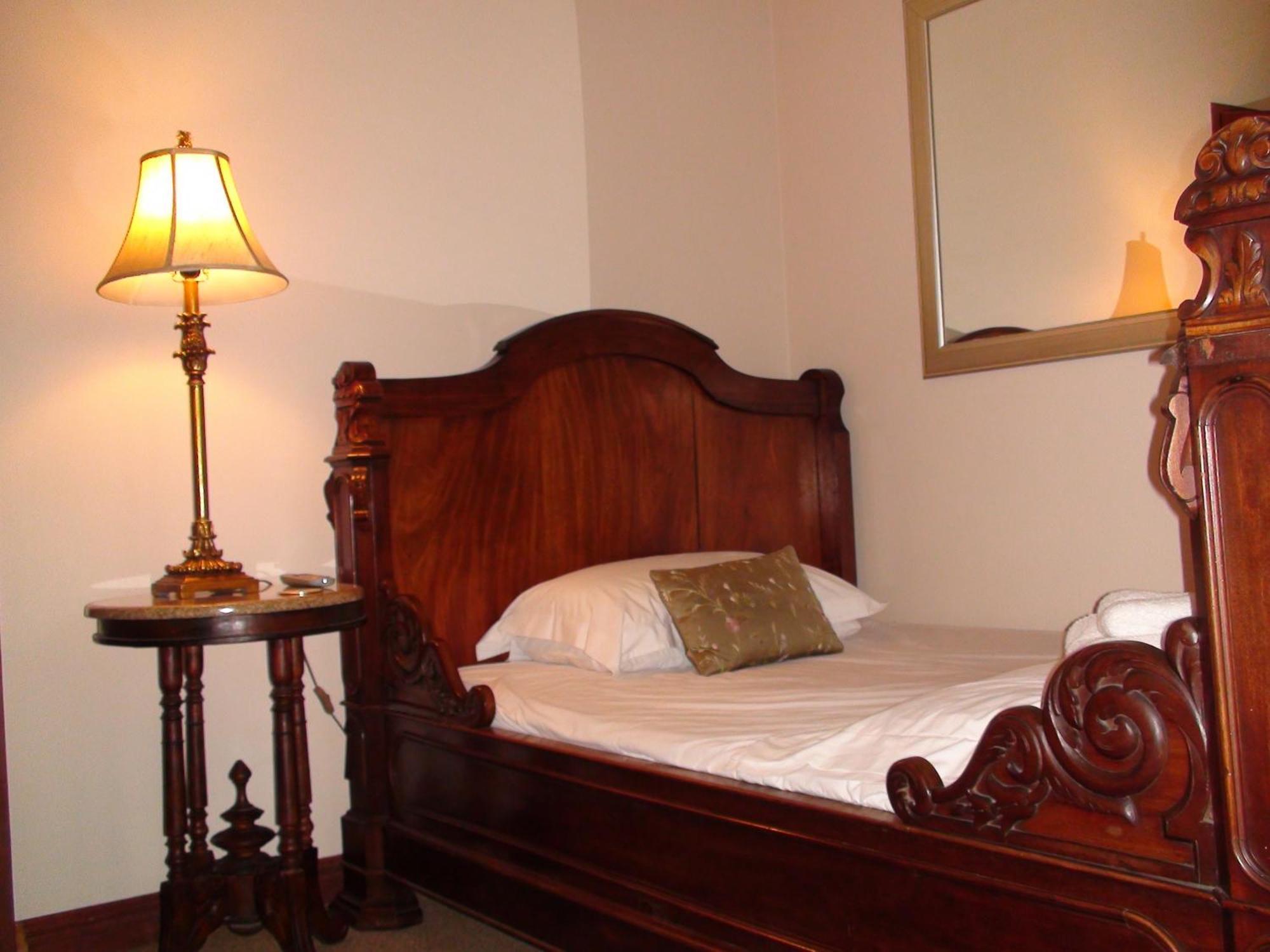 Villa Lugano Guesthouse Йоханесбург Стая снимка